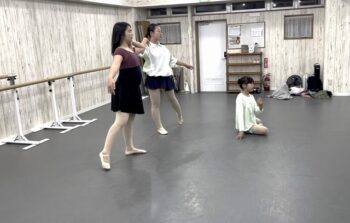 坂本・髙部バレエスタジオ 松戸教室中等科クラス 金町で開催